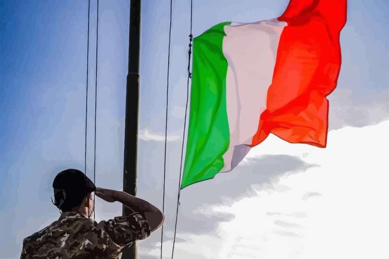 Ammaina bandiera tricolore