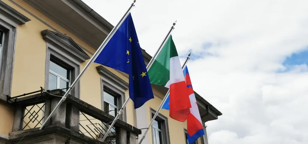 Esposizione bandiere Italia, Unione Europea e Regione Piemonte